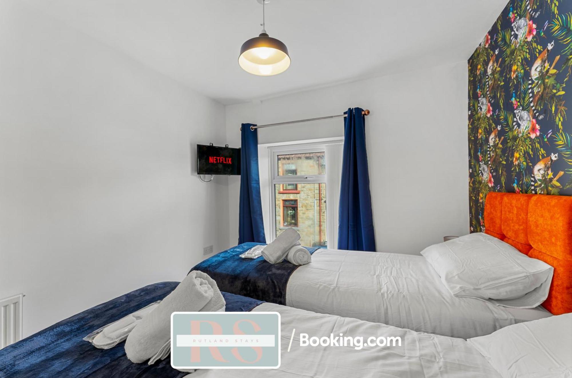 Contractors Accommodation South Wales By Rutland Stays Short Lets & Serviced Accommodation Pentre Treorky ภายนอก รูปภาพ